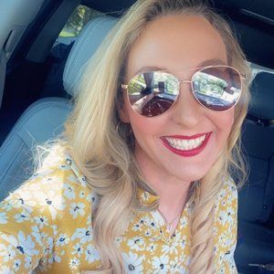 Meet your Posher, April